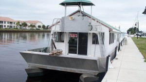 front-of-house-boat front-of-house-boat