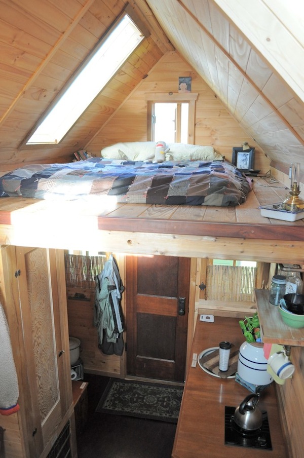 DSC_0384 Dee Williams' Tiny House on a Trailer, Sleeping Loft, Photo by Tammy Strobel