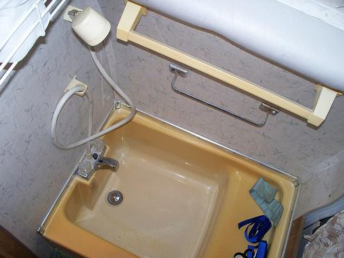 falcon-190-class-b-shower