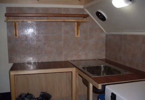 homebuilt-micro-camper-alvin-travel-trailer-03 homebuilt micro camper alvin travel trailer 03 How to Build a Lightweight, Homemade Camping Trailer with Pop Up Roof