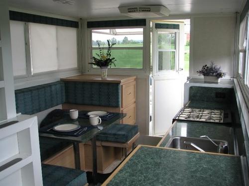 pipercraft-trailerable-houseboat-kitchen-and-dining pipercraft-trailerable-houseboat-kitchen-and-dining