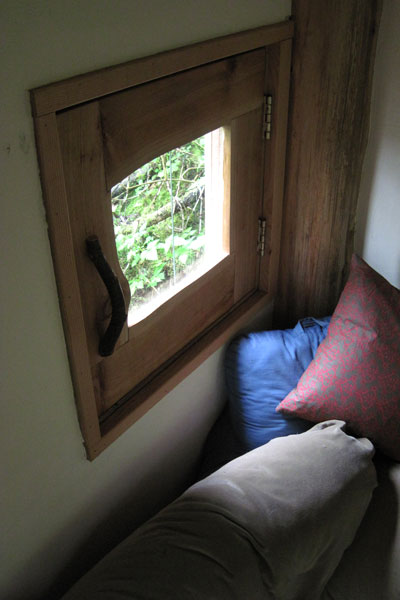simple-japanese-inspired-tiny-house-zen-cabin-in-the-woods-04 Simple, Japanese Inspired Tiny House / Zen Cabin in the Woods
