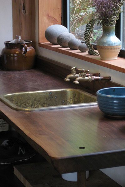 simple-japanese-inspired-tiny-house-zen-cabin-in-the-woods-06 Simple, Japanese Inspired Tiny House / Zen Cabin in the Woods - Reclaimed Brass Sink