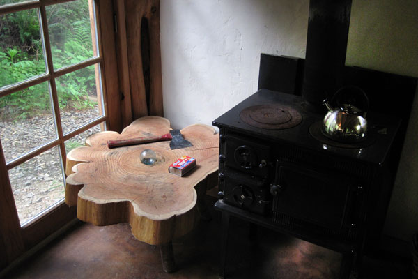 simple-japanese-inspired-tiny-house-zen-cabin-in-the-woods-10 Simple, Japanese Inspired Tiny House / Zen Cabin in the Woods
