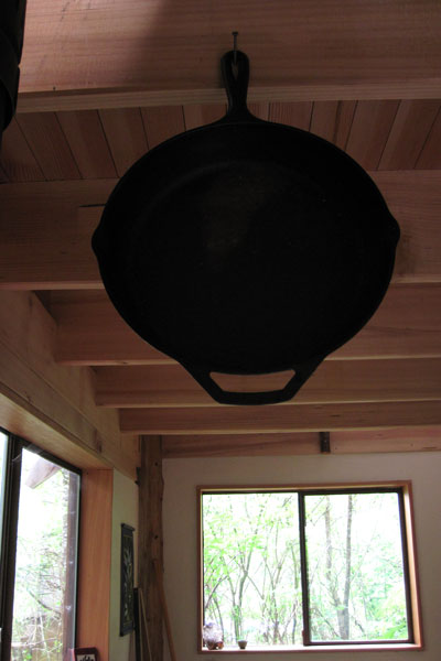 simple-japanese-inspired-tiny-house-zen-cabin-in-the-woods-13 Simple, Japanese Inspired Tiny House / Zen Cabin in the Woods