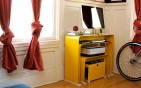 simple-stack-desk-heckler-design