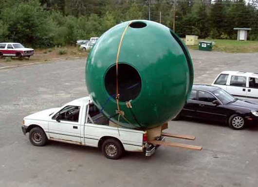 sphere-tree-house-6 Green sphere tree house being transported by little pickup truck