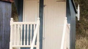 tiny-beach-hut-1