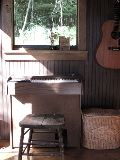 tiny-cabin-organ organ in a tiny rustic cabin