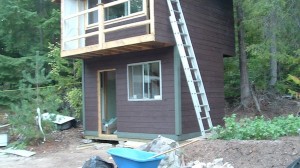tiny-house-cabin-fort-with-a-balcony Tiny House with a Balcony