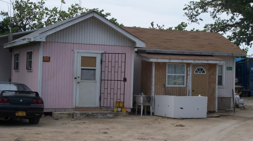 tiny-houses-pink-01 tiny-houses-pink-01