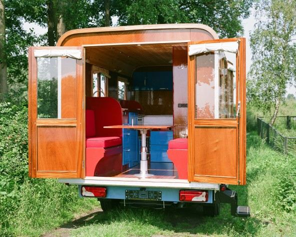 tonke-big-blue-fieldsleeper-detachable-motorhome-02 tonke big blue fieldsleeper detachable motorhome 02 A Motorhome You Can Easily Detach From: Meet the Fieldsleeper