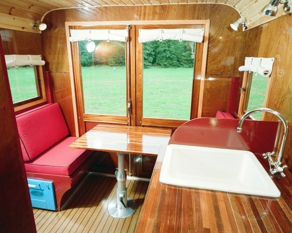 tonke-big-blue-fieldsleeper-detachable-motorhome-04 tonke big blue fieldsleeper detachable motorhome 04 A Motorhome You Can Easily Detach From: Meet the Fieldsleeper