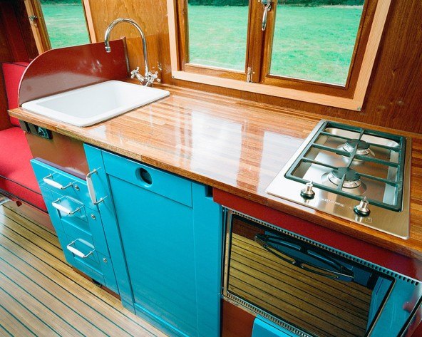 tonke-big-blue-fieldsleeper-detachable-motorhome-05 tonke big blue fieldsleeper detachable motorhome 05 A Motorhome You Can Easily Detach From: Meet the Fieldsleeper