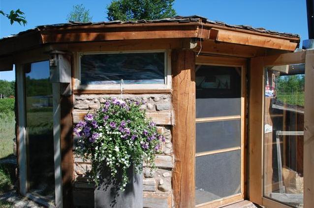 wee-house-tiny-cabin wee-house-tiny-cabin
